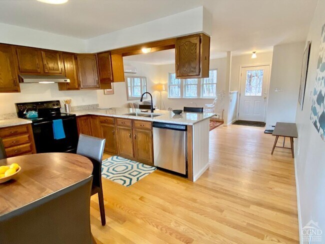 Building Photo - 62 Mahican Manor