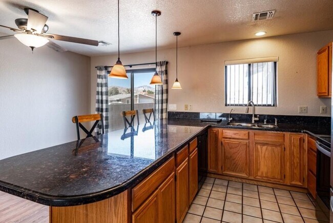 Building Photo - 1097 Sahuaro Dr