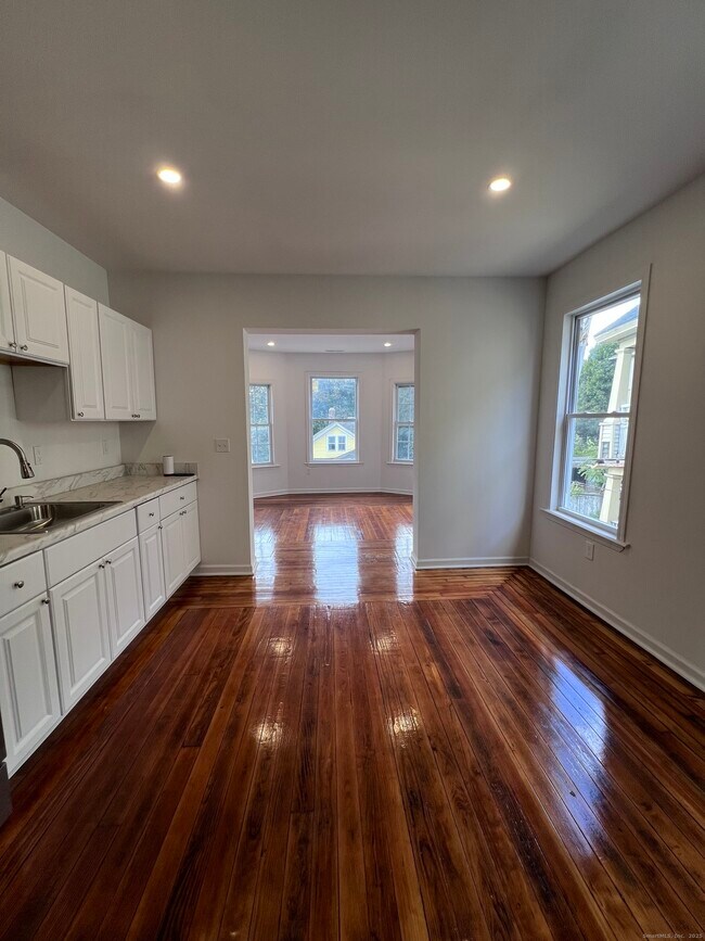 Building Photo - 36 Vermont St