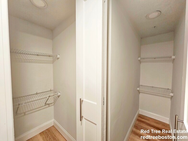 Building Photo - 529 Beacon St