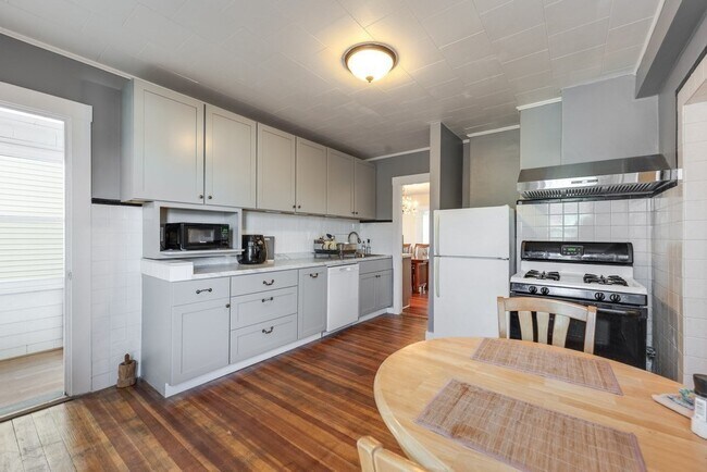 Building Photo - 21 Ericsson St