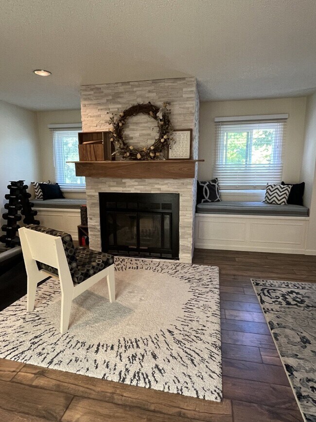 Building Photo - 10739 E Crestridge Cir