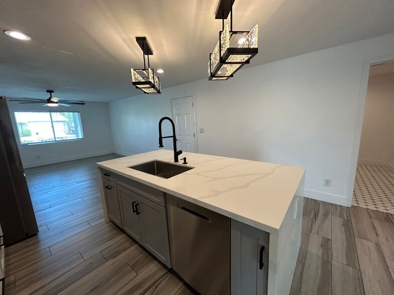 Building Photo - 3507 E Claire Dr