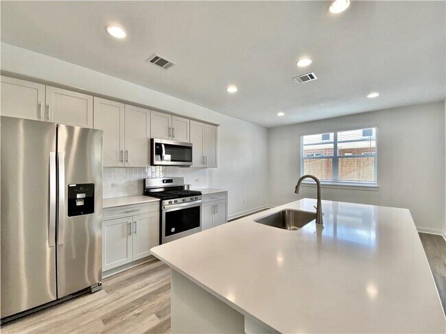 Building Photo - 1825 Bonham Ln