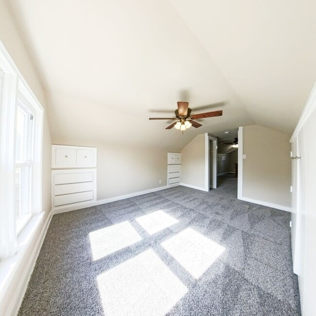 Building Photo - Newly updated 5 bedroom 2 bathroom home