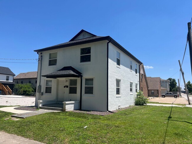 Building Photo - 714 S Thomas Ave