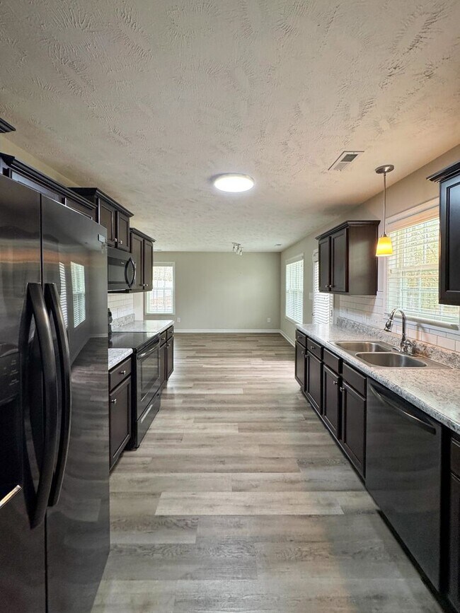 Building Photo - Well-Maintenance 4 Bed 2.5 Bath Hoke County Home