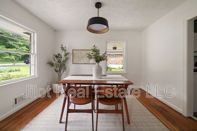 Building Photo - 2855 Monticello Pl