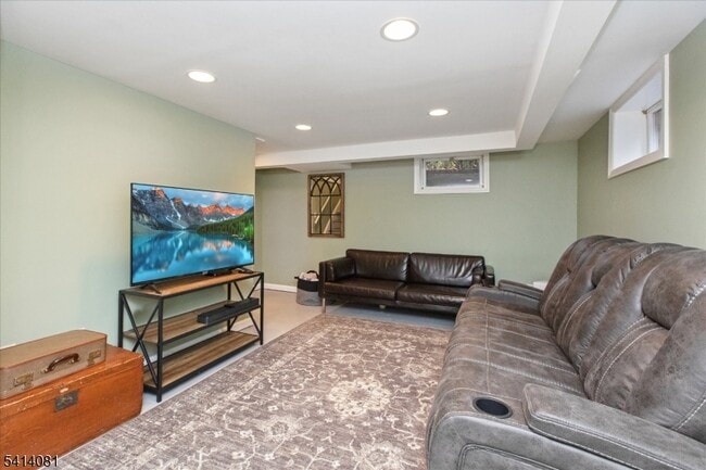 Building Photo - 460 Grove St