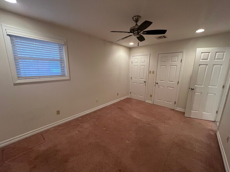Master bedroom with 2 closets and en suite - 6803 Louisville St