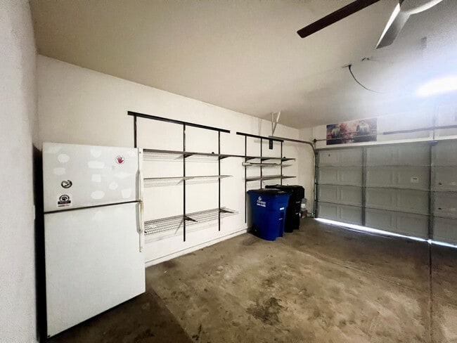 Building Photo - 879 E Stottler Dr