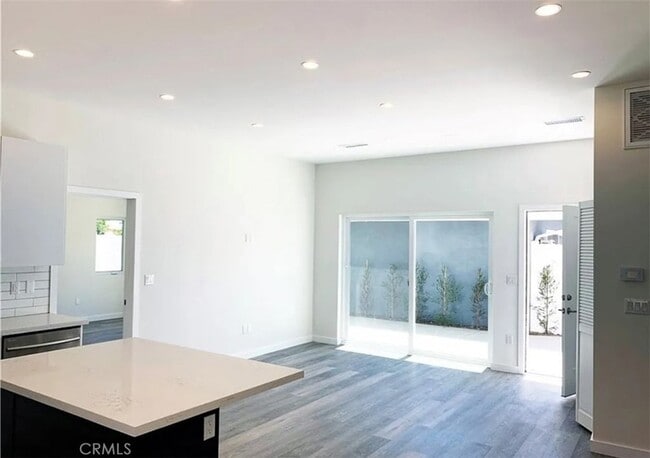 Building Photo - 17217 Kittridge St