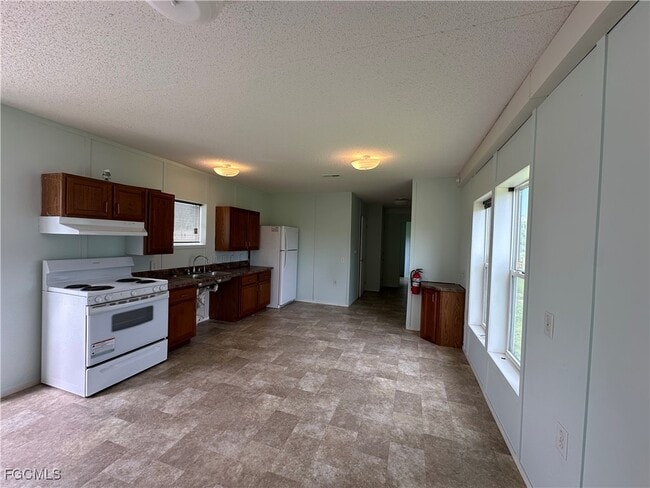 Building Photo - 8086 Heck Dr