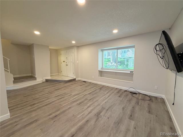 Building Photo - 529 S Xenon Ct
