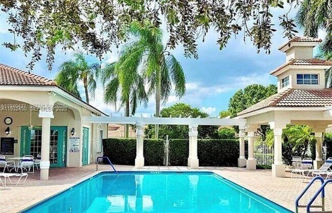 Building Photo - 2650 E Aragon Blvd