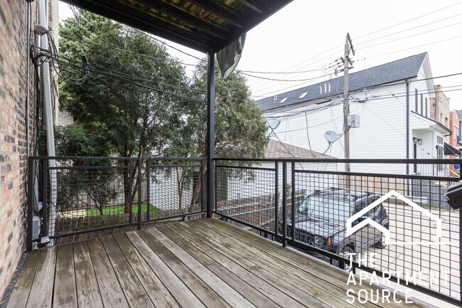 Building Photo - 2835 N Damen Ave