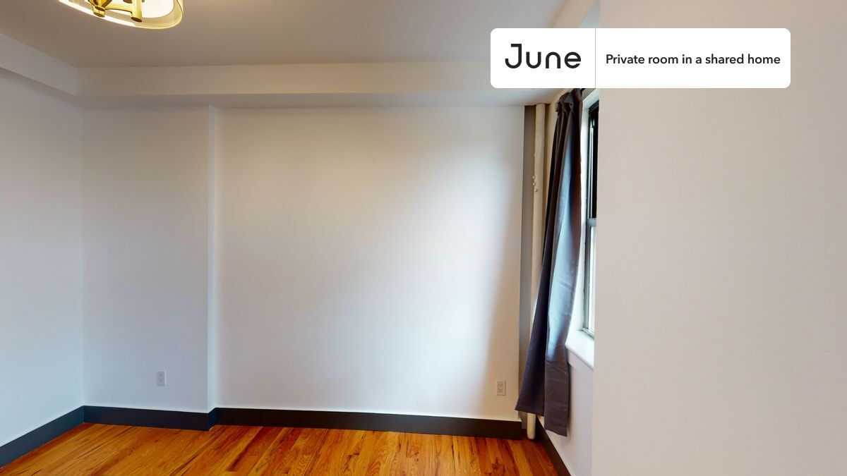 Building Photo - Private bedroom in 5 bed/2 bath Home