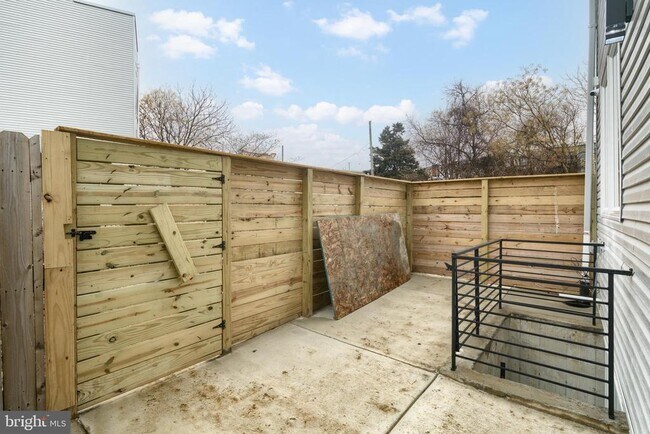 Building Photo - 411 W Hewson St