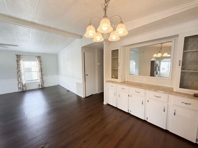 Building Photo - 2140 Pebble Beach Blvd