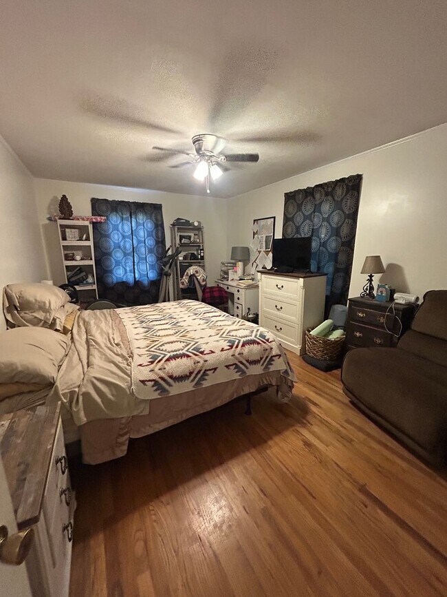 Building Photo - 110 Martin St