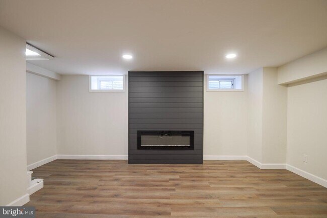 Building Photo - 224 Waverly Rd