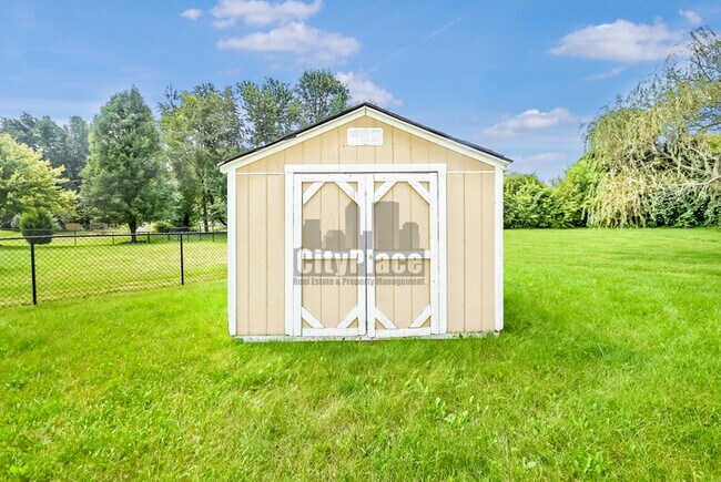 Building Photo - 1394 Fall Ridge Dr