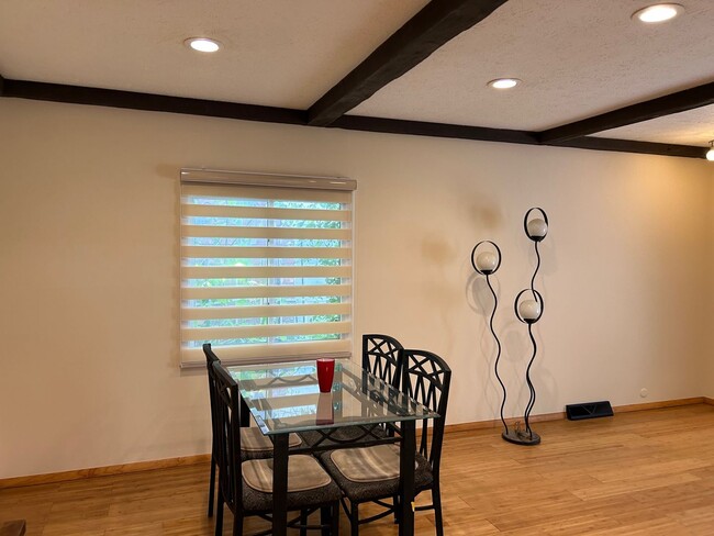 Building Photo - 3 Bedrooms One Floor Ranch House with 2 car attached garage in Lyndhurst