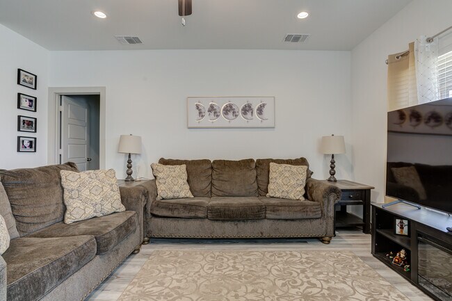 Building Photo - 2323 149th St