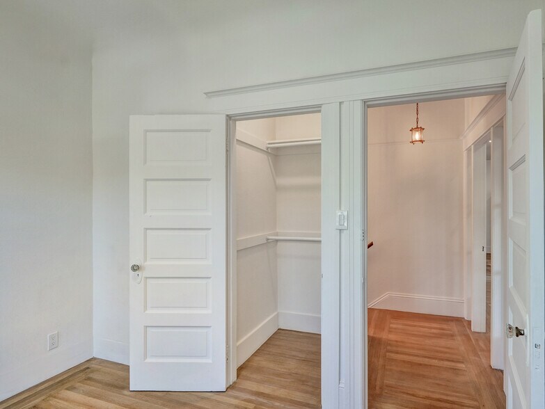 Building Photo - 1075 43rd St