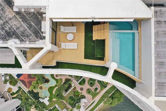 Building Photo - 4000 Island Blvd