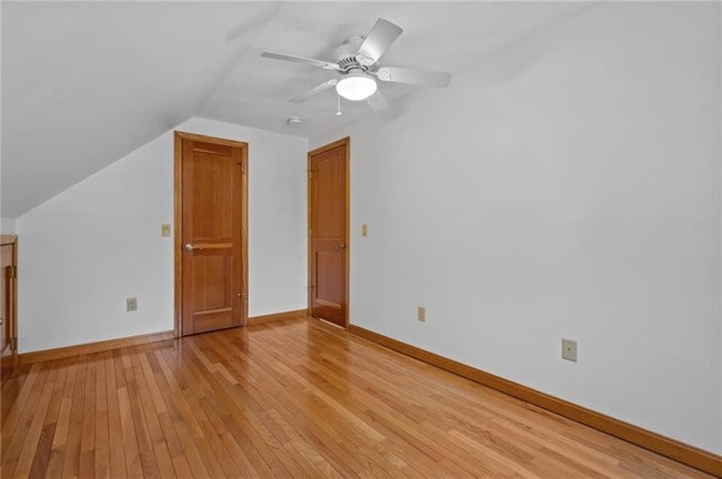 Building Photo - 27 River St