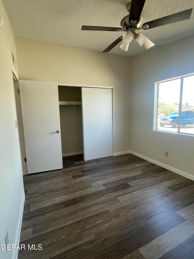 Building Photo - 866 Barandal Dr