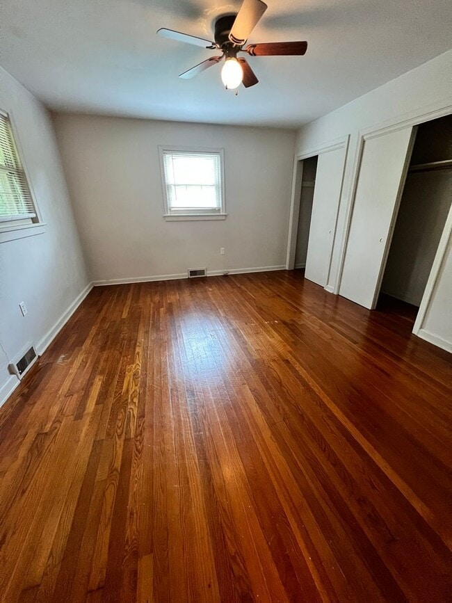 Building Photo - 3BD/ 2BA in Bellview Estates