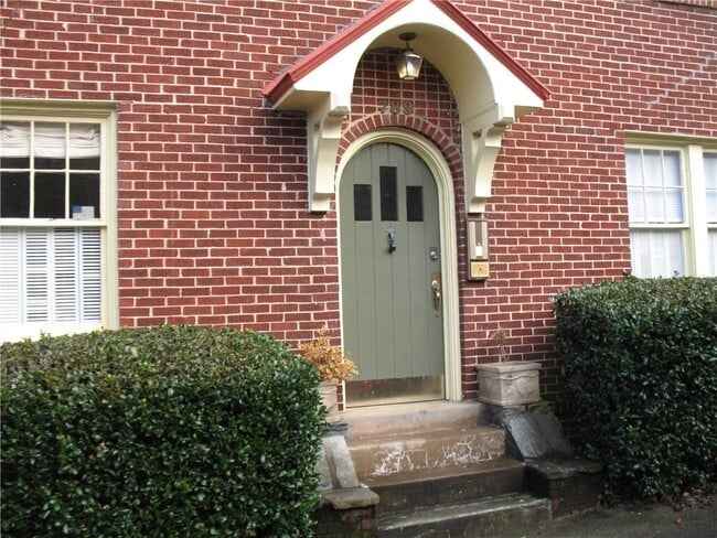 Building Photo - 789 Frederica St NE