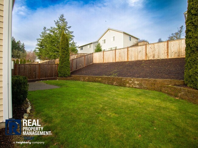 Building Photo - Charming 3-Bed, 2.5-Bath DuPont Home Near JBLM!