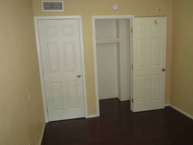 Building Photo - 215 Mulberry Ave