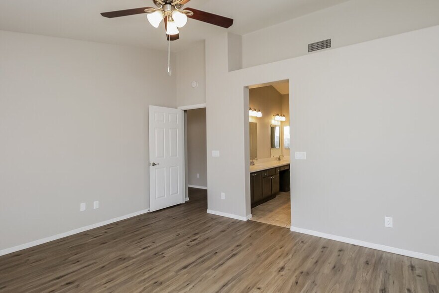 Building Photo - 6351 E Regina St