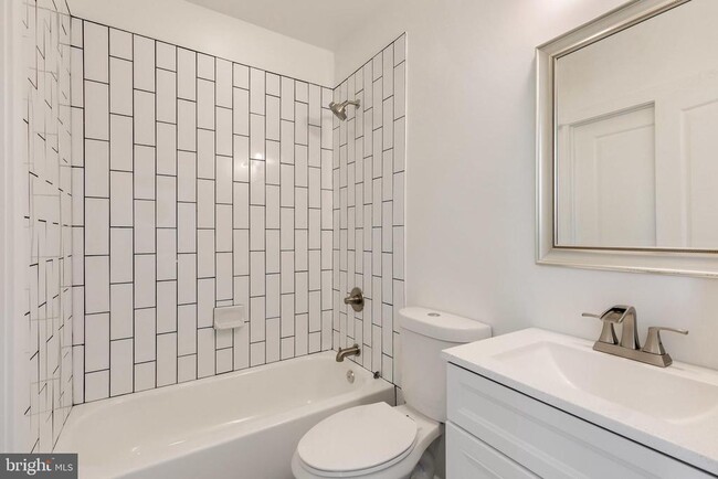 Building Photo - 1758 Park Ave