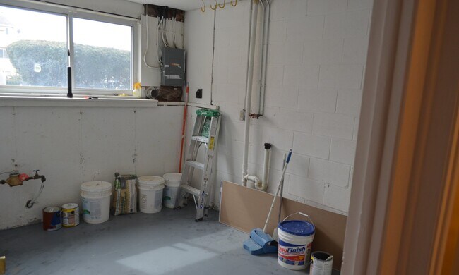Building Photo - 552 Shennecossett Rd