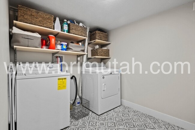 Building Photo - 772 E 2075 S