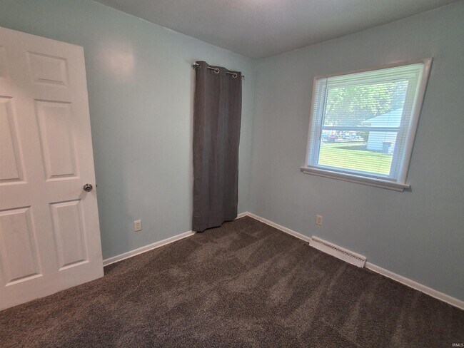 Building Photo - 3516 Central Dr