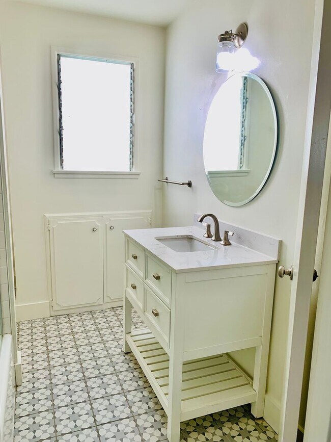 Building Photo - SCH217