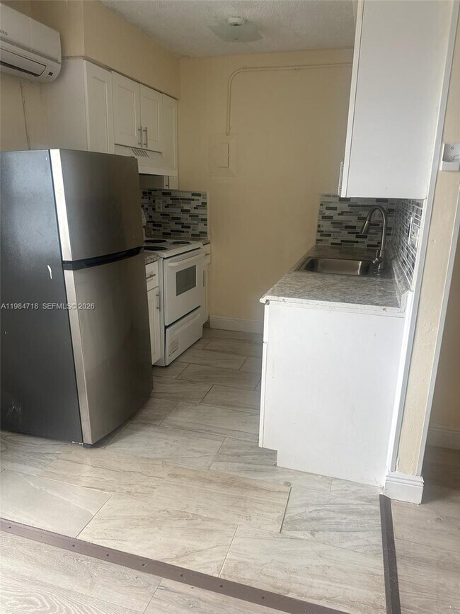 Building Photo - 7640 Kimberly Blvd