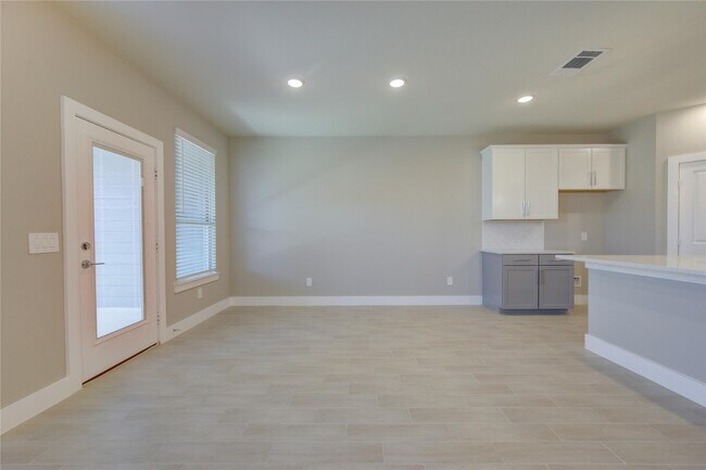 Building Photo - 1709 Summerlyn Ter Dr