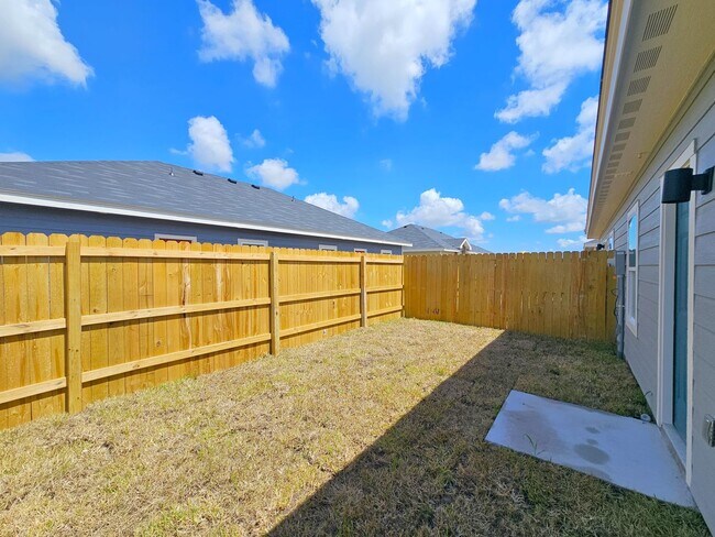 Building Photo - 2326 Summit Rd