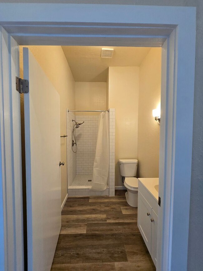 Building Photo - 1 Bedroom 1 bathroom in Rainier