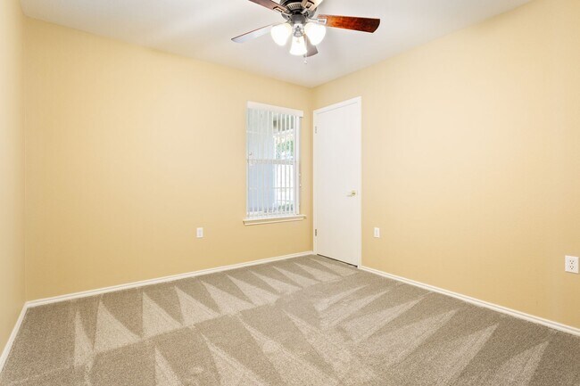 Building Photo - 121 Plover Pass