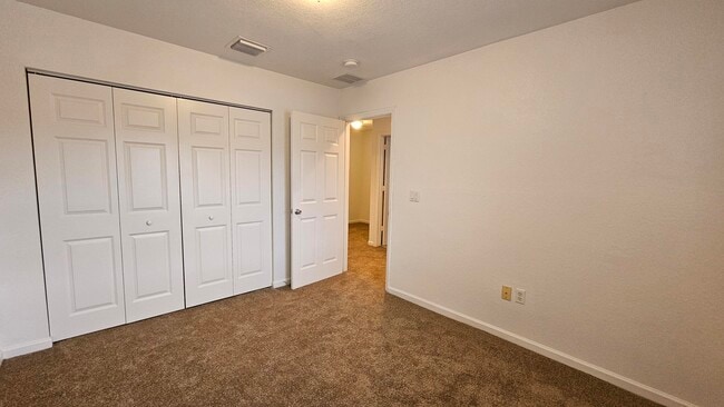 Building Photo - 2022 Island Dr