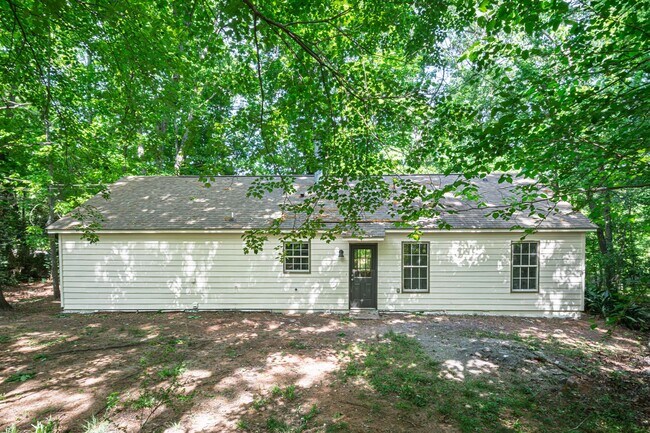 Building Photo - Updated Ranch on 1.6 Acres in Senoia. East Coweta Schools!