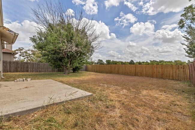 Building Photo - 216 Meadowside Dr